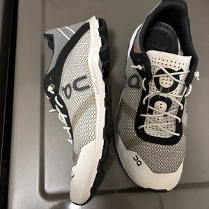 Women’s size 6.5 on running sneakers black and white